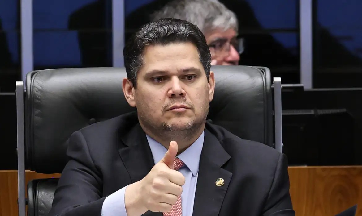 Escala 6x1: Alcolumbre afirma que proposta estará na pauta do Senado na próxima semana