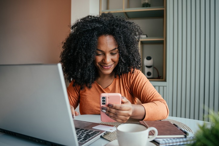 Gerente usa Tinder para buscar emprego e consegue 3 entrevistas: 'Mais fácil que achar o amor'