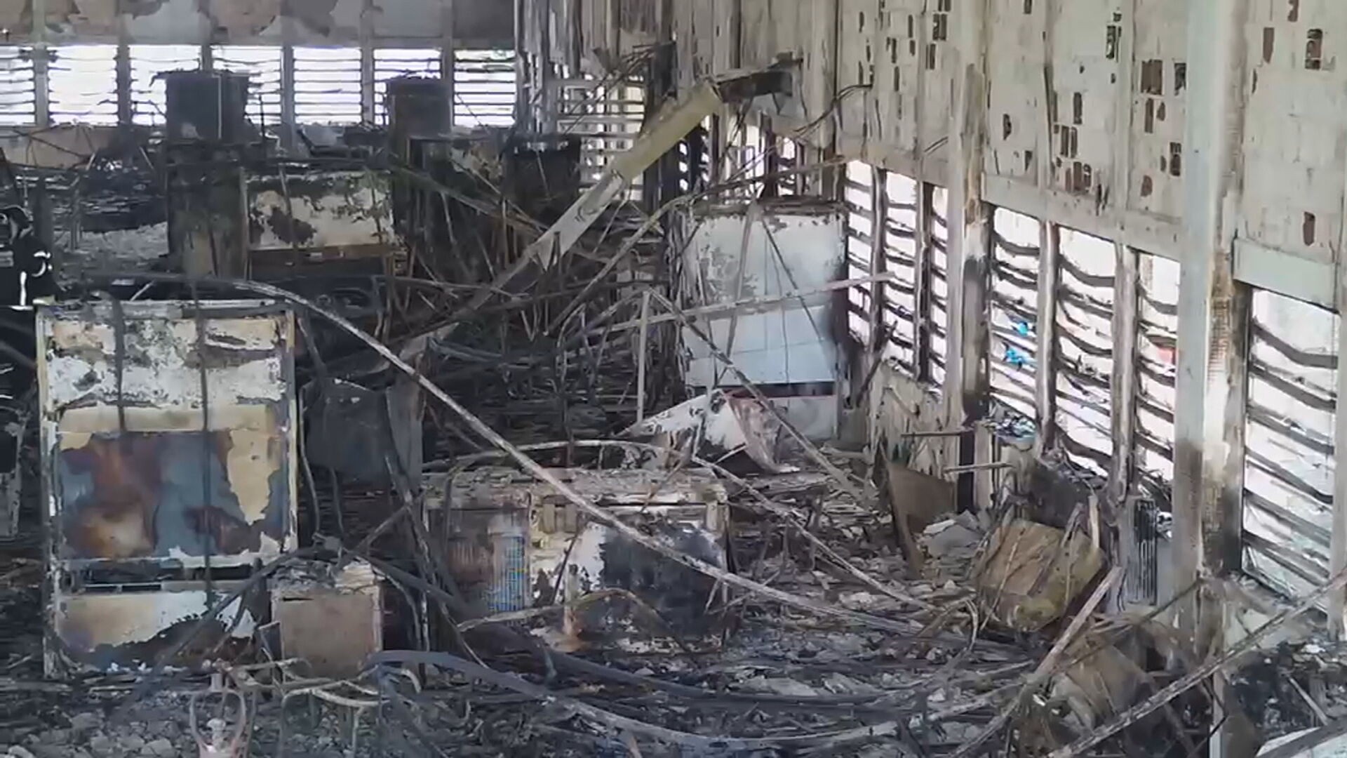 Polícia Federal começa perícia com drone e robô em prédio destruído por incêndio na UFPE; veja imagens