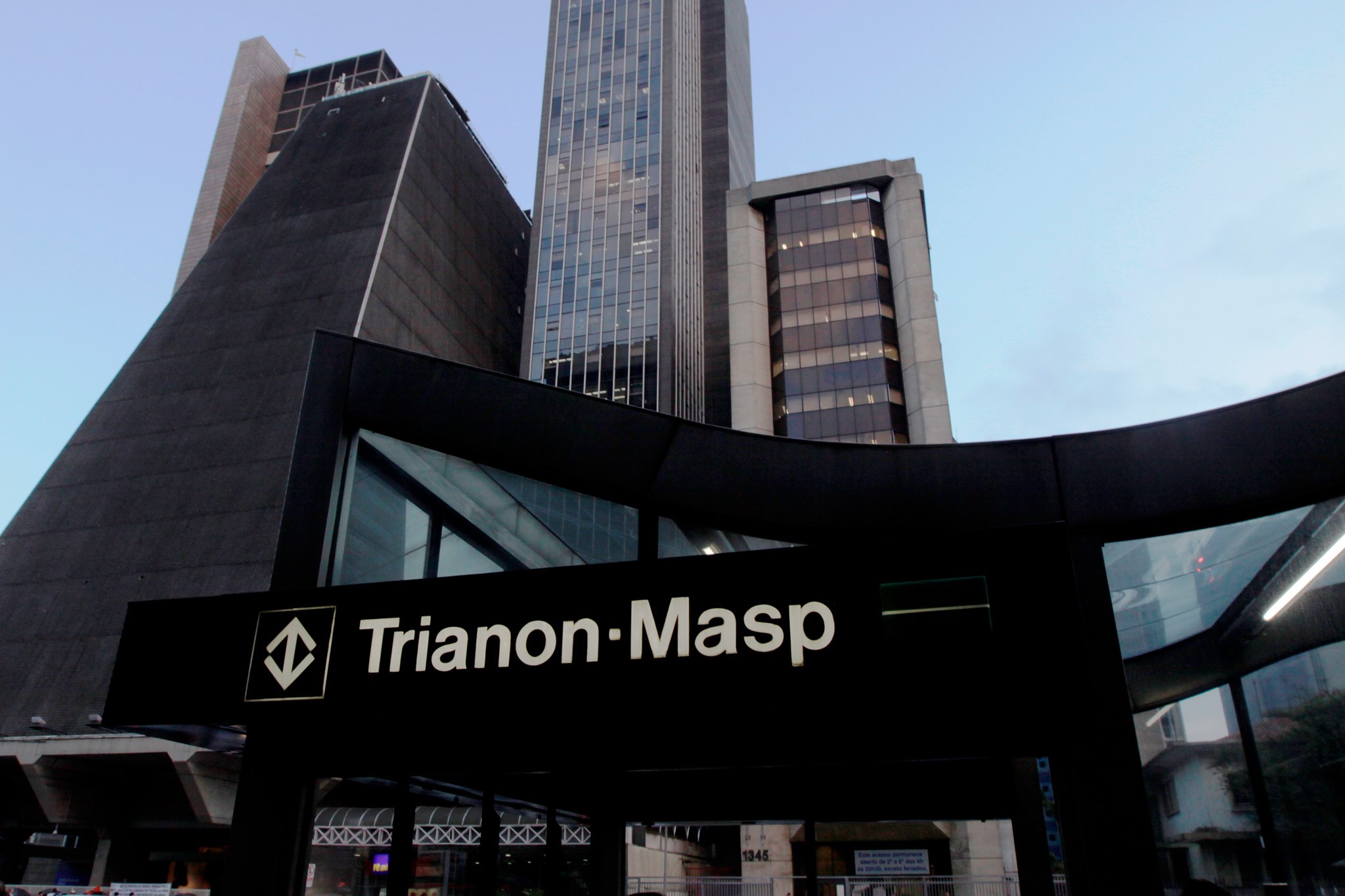 Metrô fecha temporariamente estação Trianon-Masp durante ato de campanha de Lula na Paulista