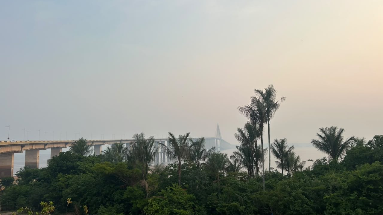 Fumaça volta a cobrir Manaus e cidade registra a pior qualidade do ar do Brasil pelo 5º dia seguido
