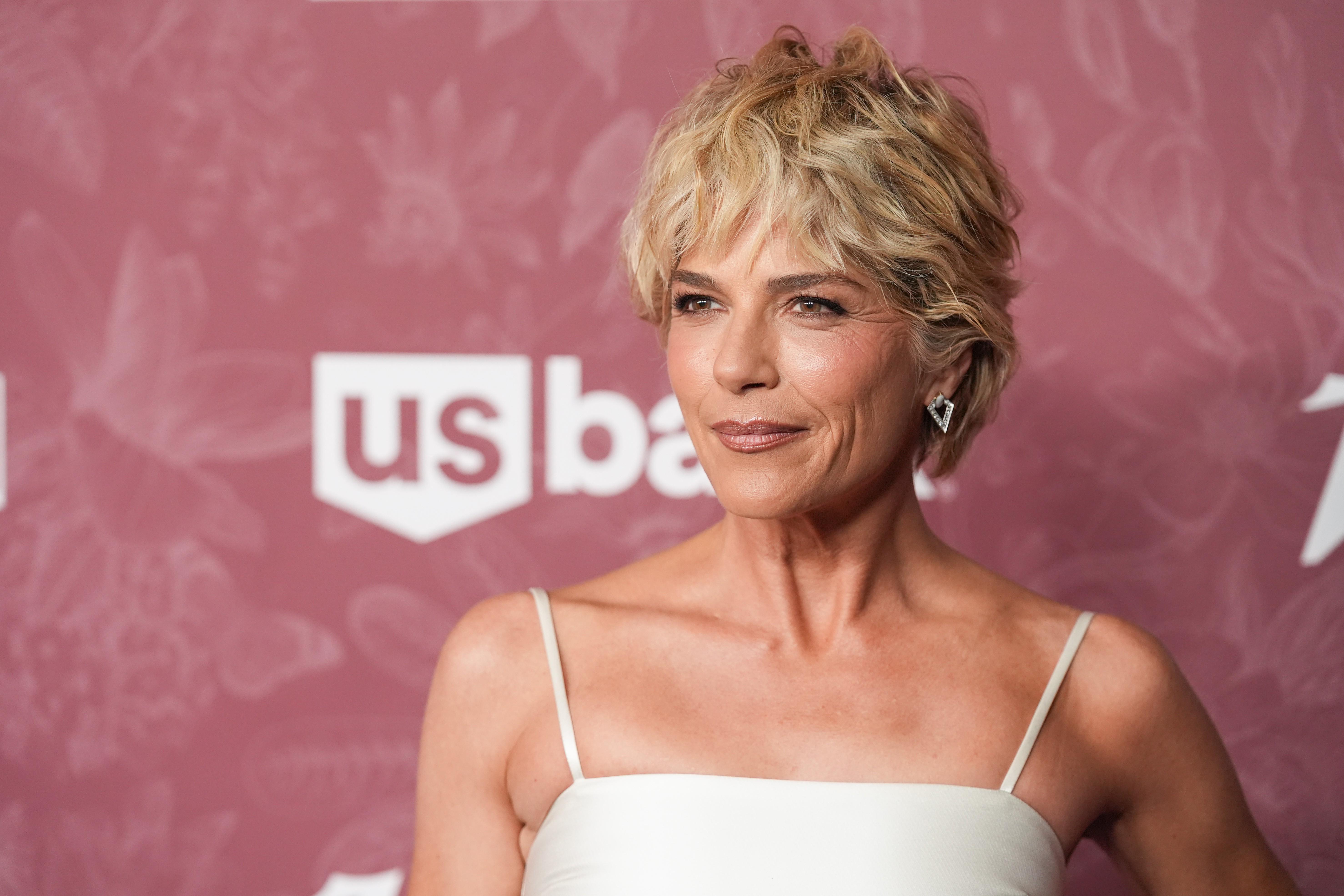 Atriz Selma Blair é detida nos EUA após morder e agredir comissários de bordo em voo