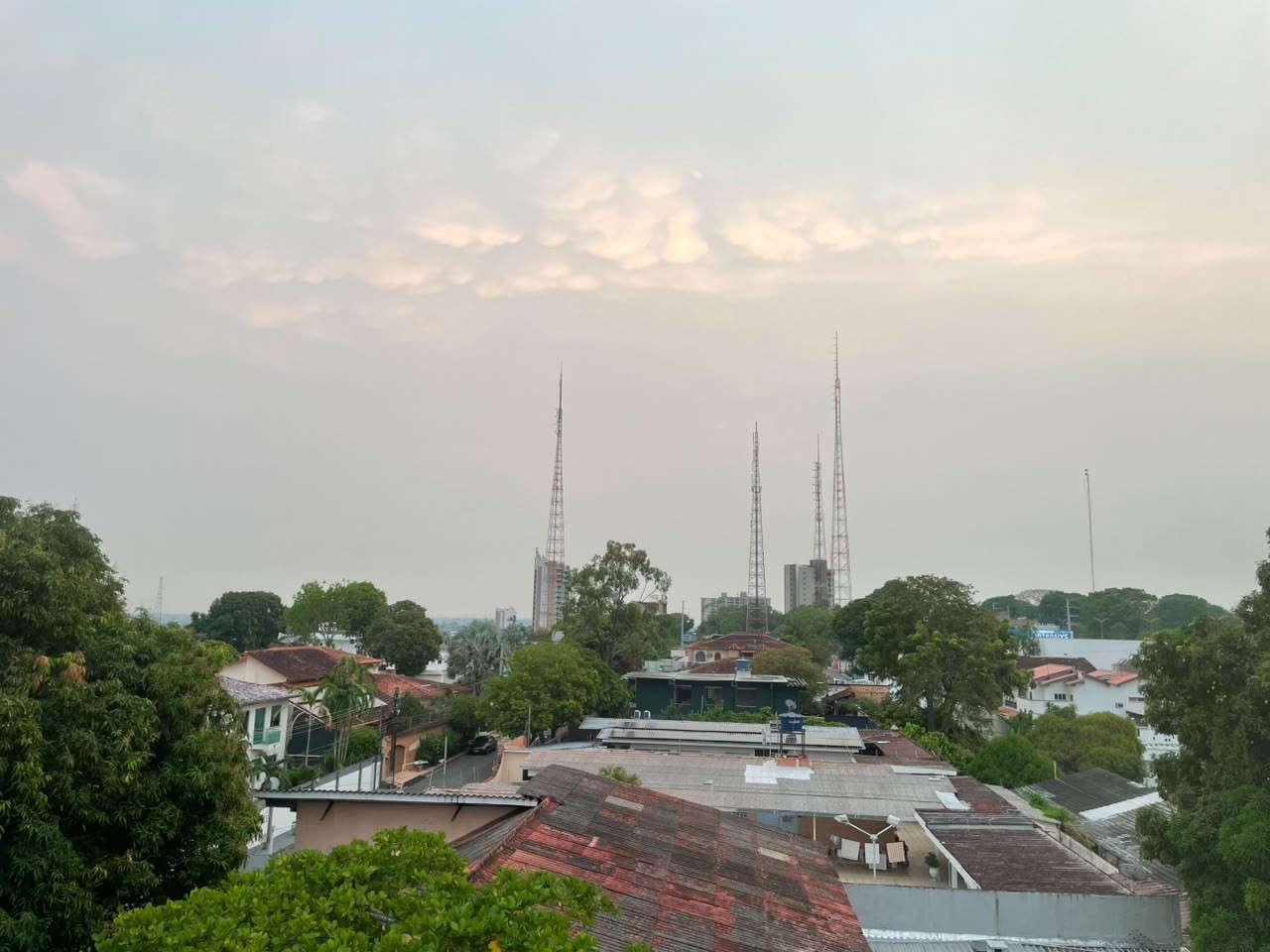 Manaus registra melhora na qualidade do ar nesta terça, mas segue como cidade mais poluída do Brasil