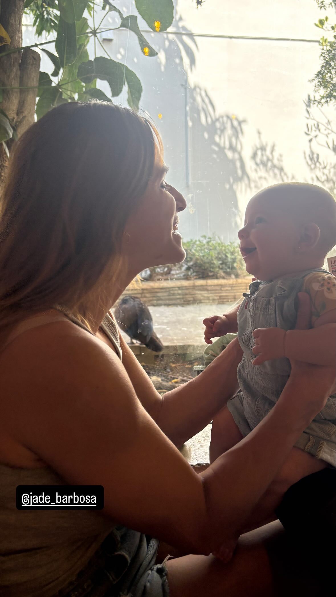 Jade Barbosa encanta a web ao postar foto com a filha