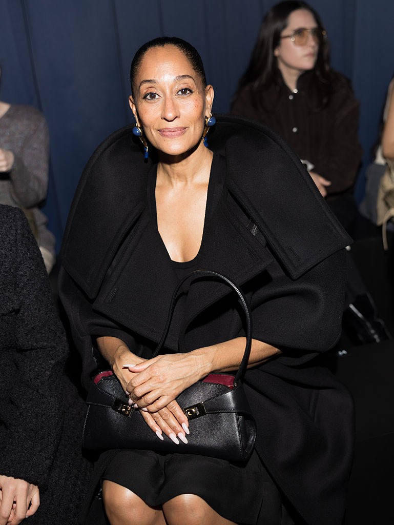 Tracee Ellis Ross confere desfile da Ferragamo durante a durante Semana de Moda de Milão