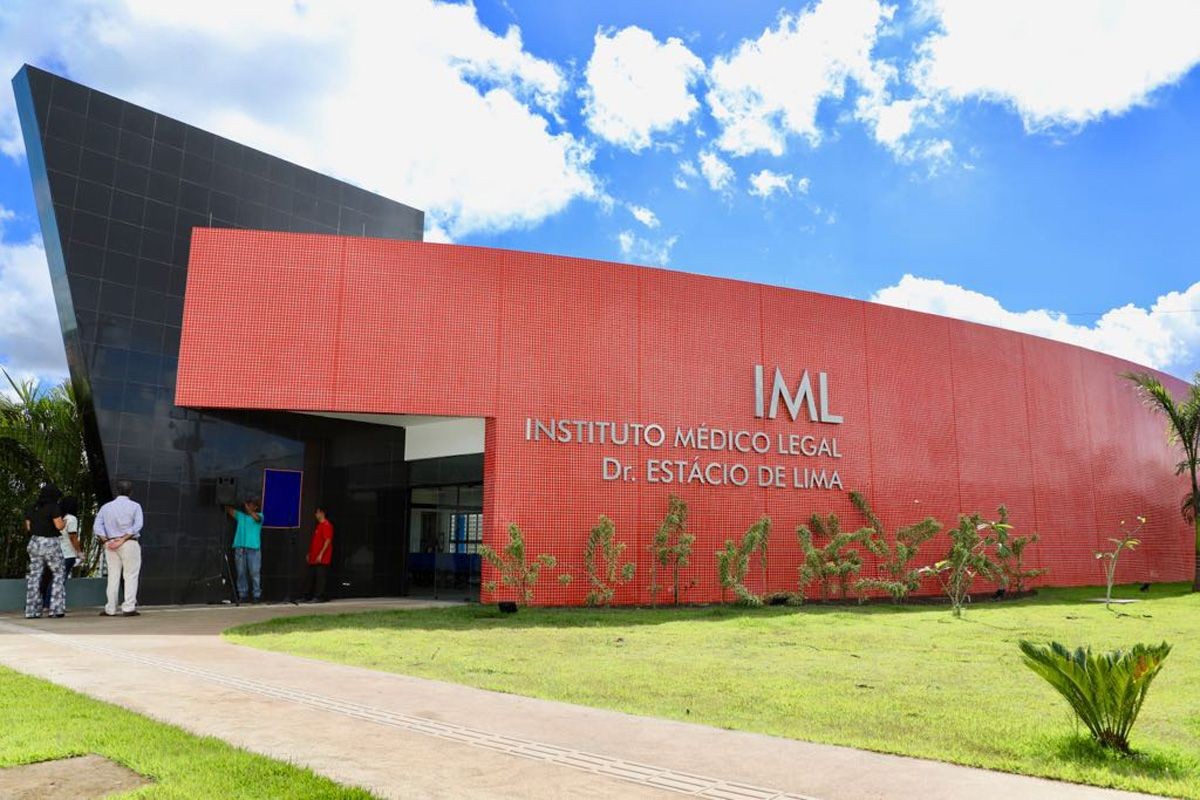 Homem é morto a tiros após ser levado algemado para canavial no Benedito Bentes, em Maceió
