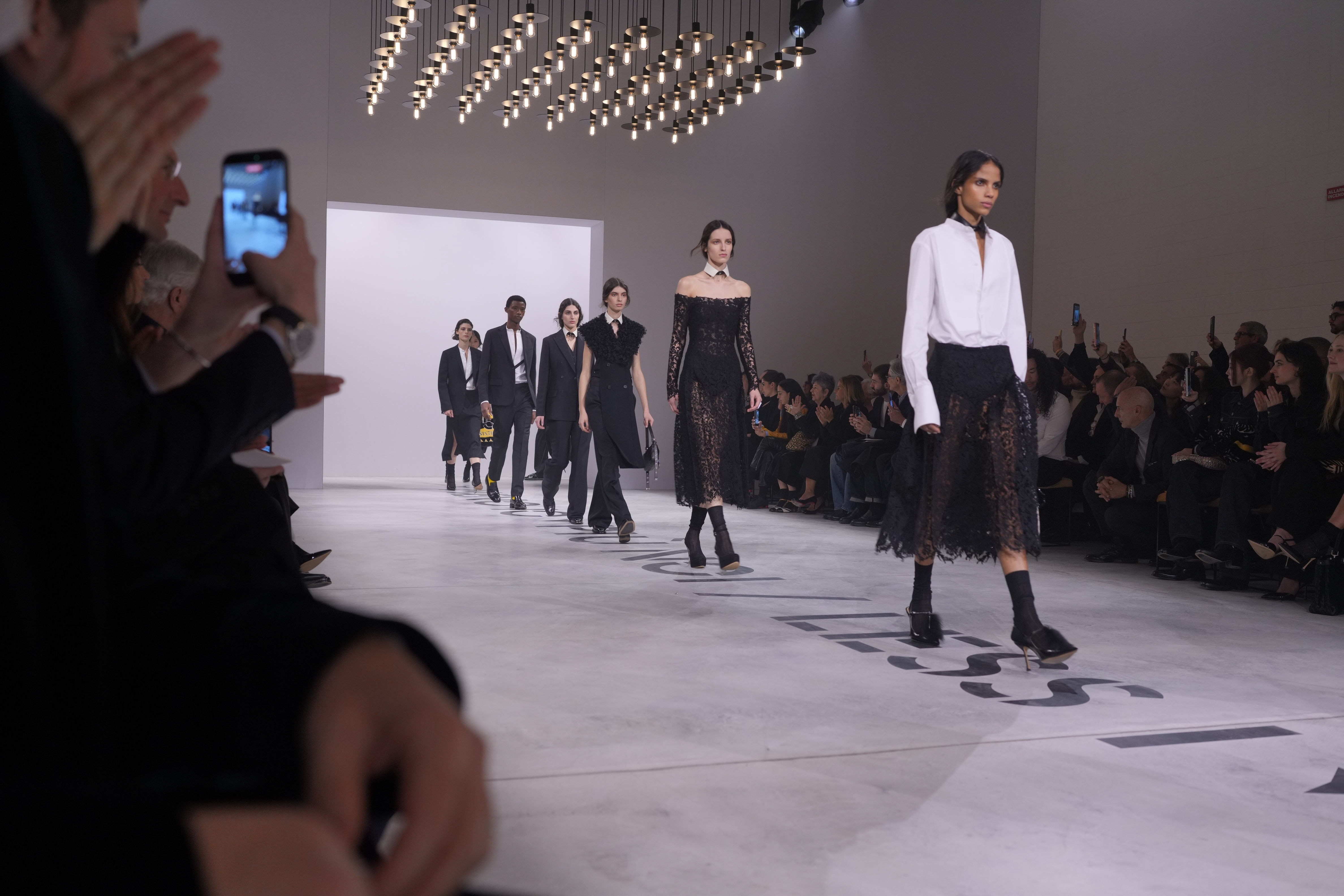 5 curiosidades sobre o desfile de inverno 2026 da Fendi