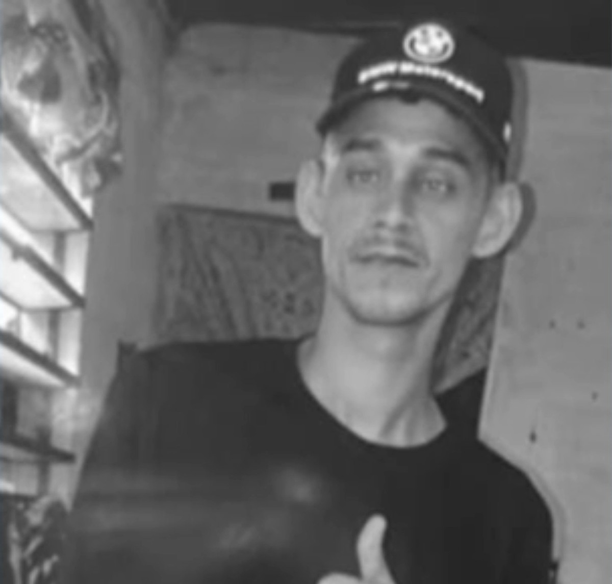 Homem é morto a tiros na frente da esposa e das filhas após invasão em Arapiraca