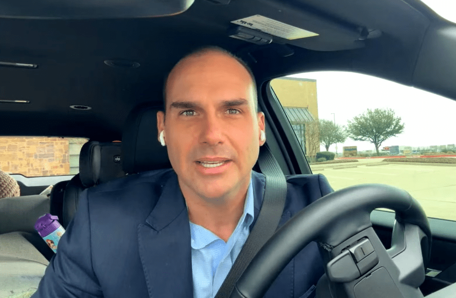 Dos EUA, Eduardo Bolsonaro participa por vídeo de ato na Paulista