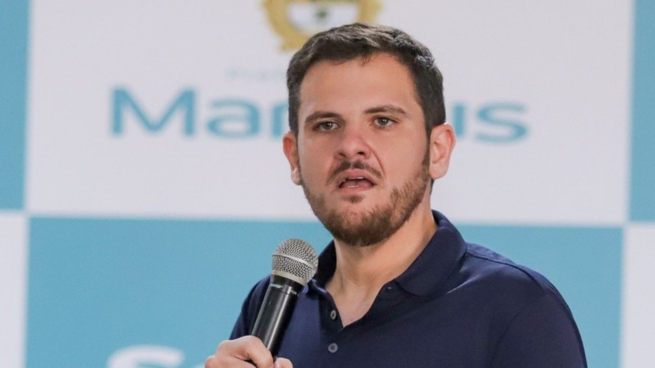 'Manaus precisa de socorro': prefeito faz apelo por ajuda após fumaça atingir níveis perigosos na cidade