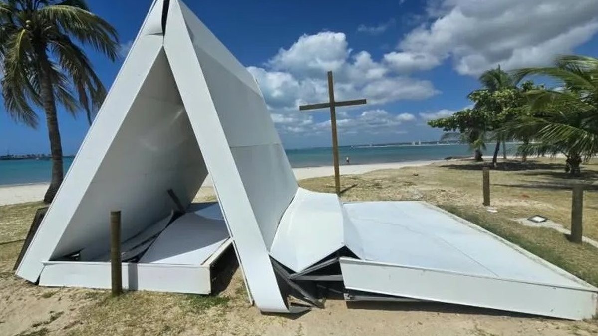 Capelinha do Jaraguá desaba após fortes ventos em Maceió