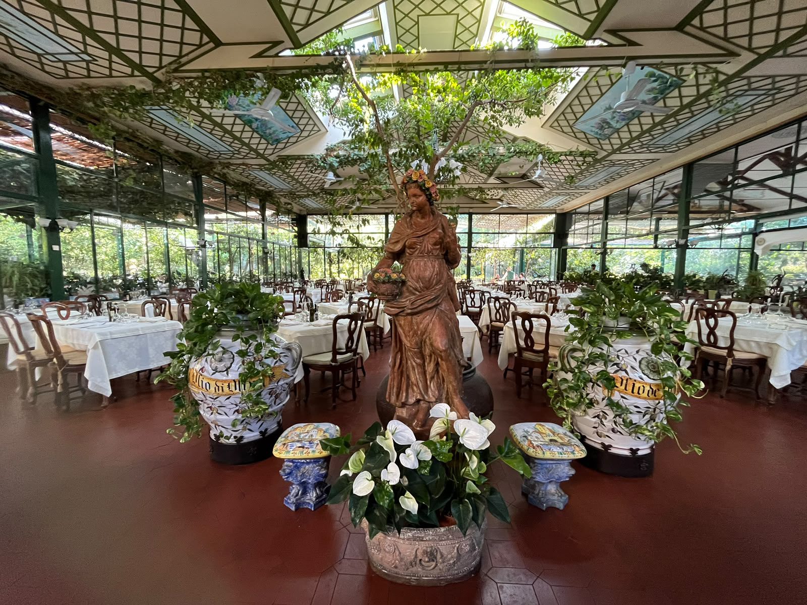 Por trás do restaurante mais antigo de Sorrento, na Itália