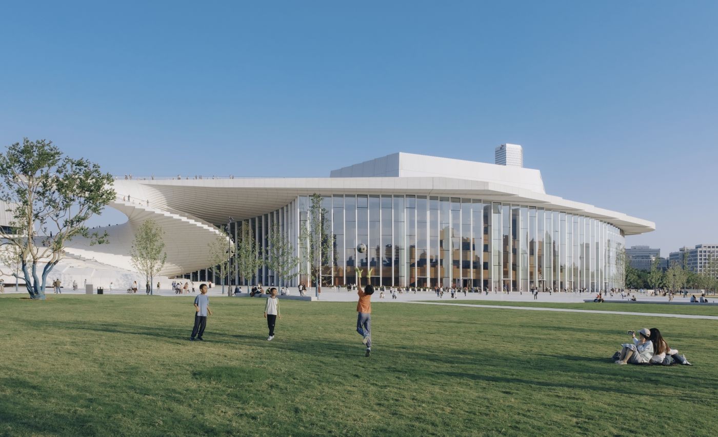 Snøhetta transforma a cobertura da nova ópera de Xangai em extensão da cidade