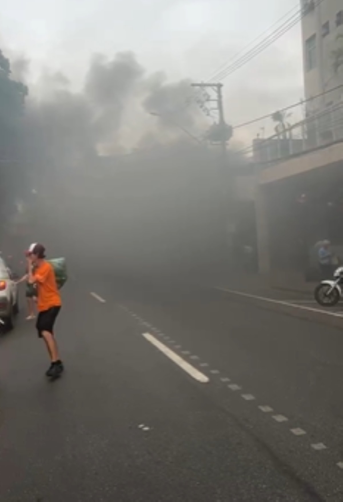 VÍDEO: Trabalhador sofre queimaduras graves durante incêndio em pastelaria em Itaúna