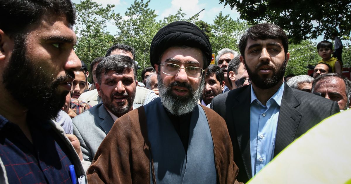 Mojtaba Khamenei, filho de Ali Khamenei, está vivo, diz mídia do Irã