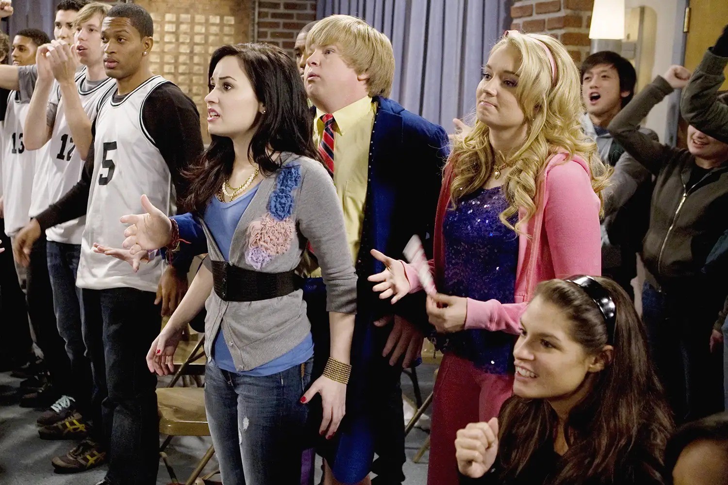 Demi Lovato reflete sobre adolescência difícil na Disney: “Eu era muito infeliz”