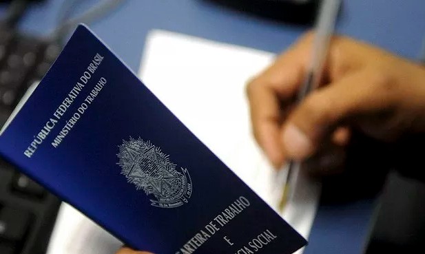 Taxa de informalidade cai no mercado de trabalho, mostra IBGE