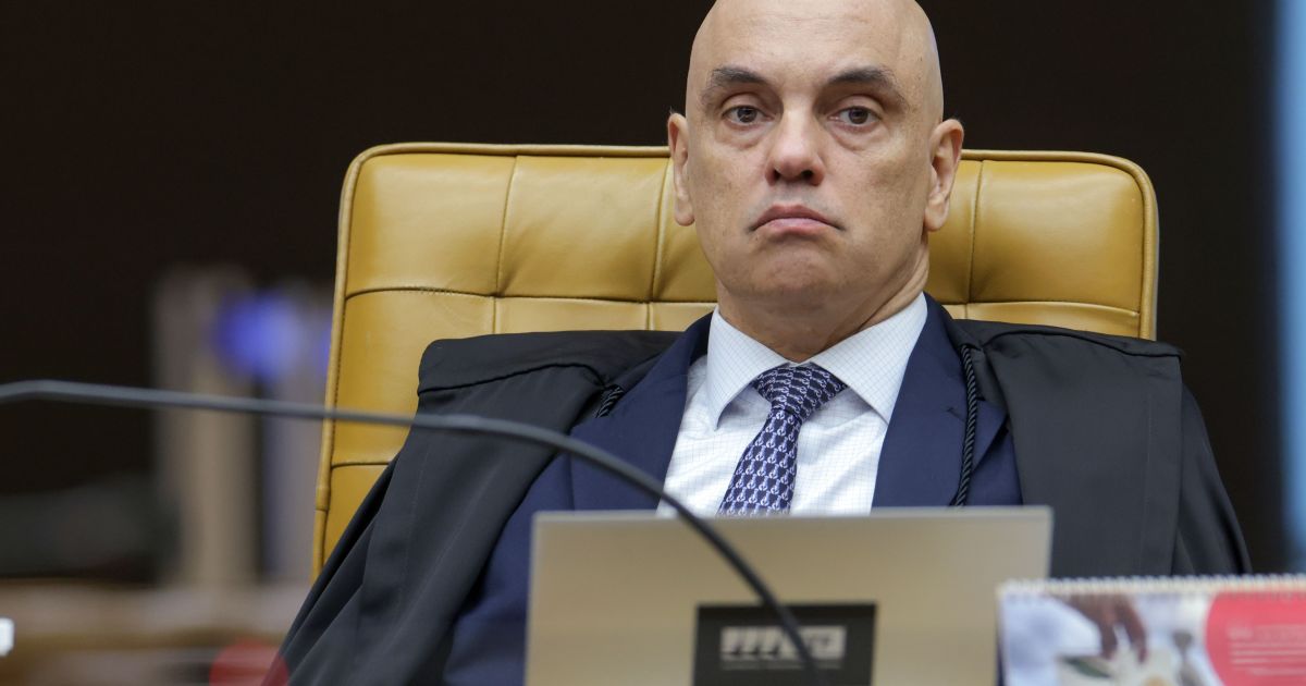 Peritos apontam inconsistências em explicação de Moraes sobre mensagens