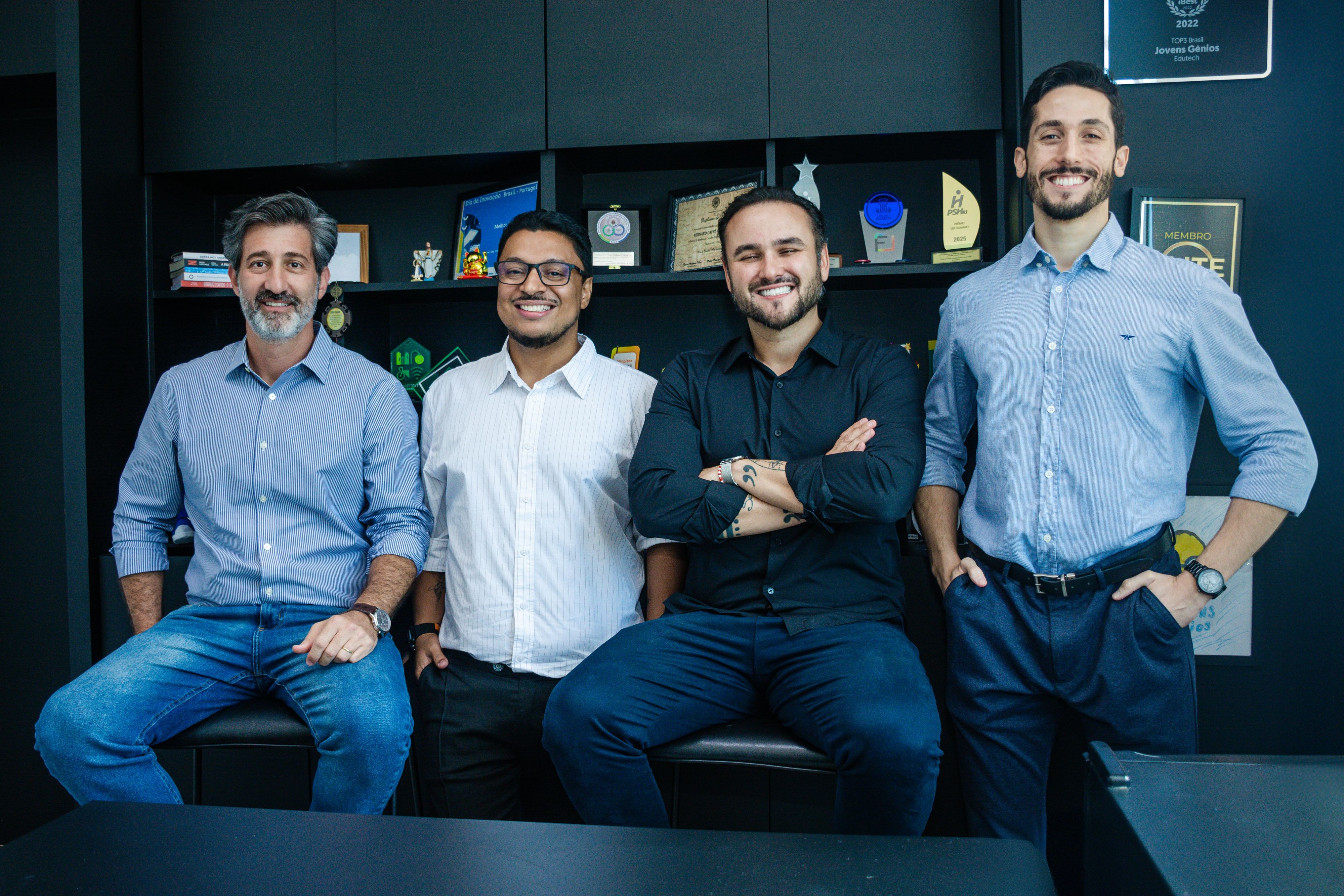 Jovens Gênios capta R$ 11,8 milhões para ampliar plataforma de ensino com IA