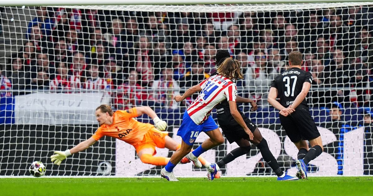 Goleiro do Tottenham falha duas vezes e é substituído aos 16 do 1º tempo