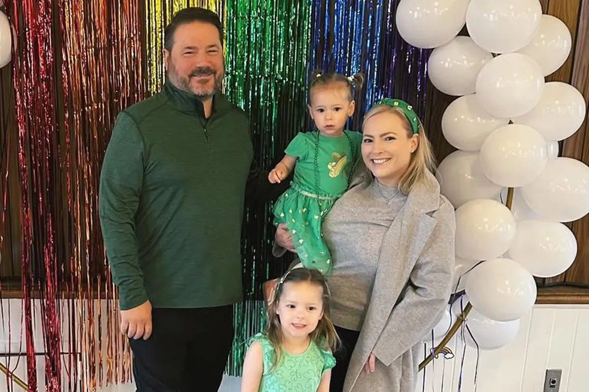 Meghan McCain rebate críticas sobre aparência após nascimento do terceiro filho