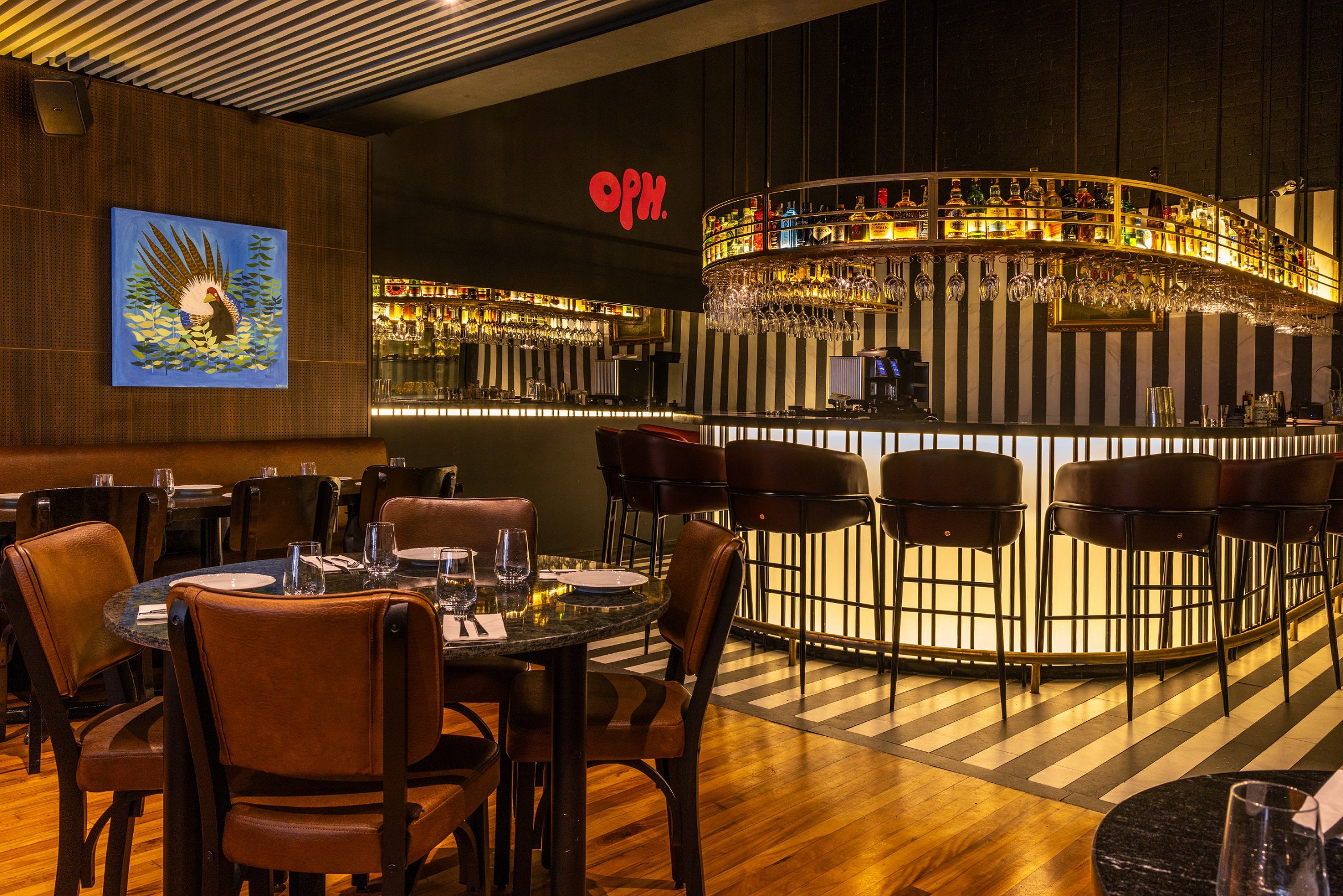 Coquetelaria em noite de encontro no Ophelia