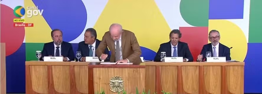 Governo cria alíquota de 12% sobre exportação de petróleo e de 50% para diesel para conter alta dos combustíveis