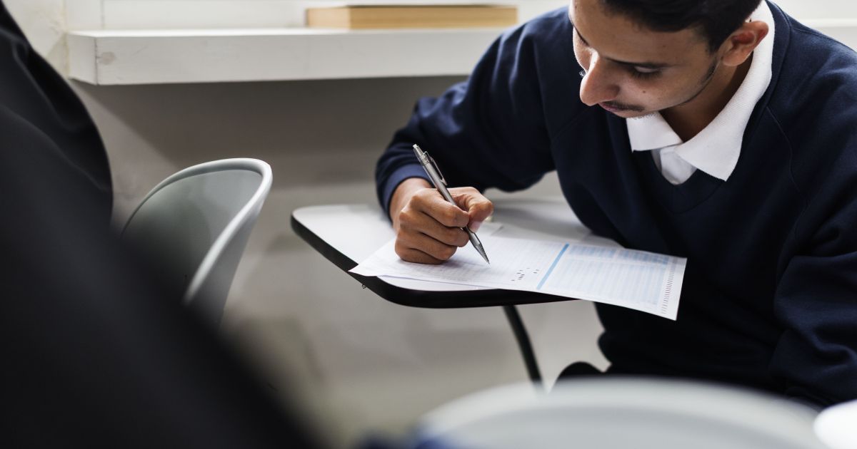 Fuvest quer incentivar alunos a fazerem redação narrativa no vestibular