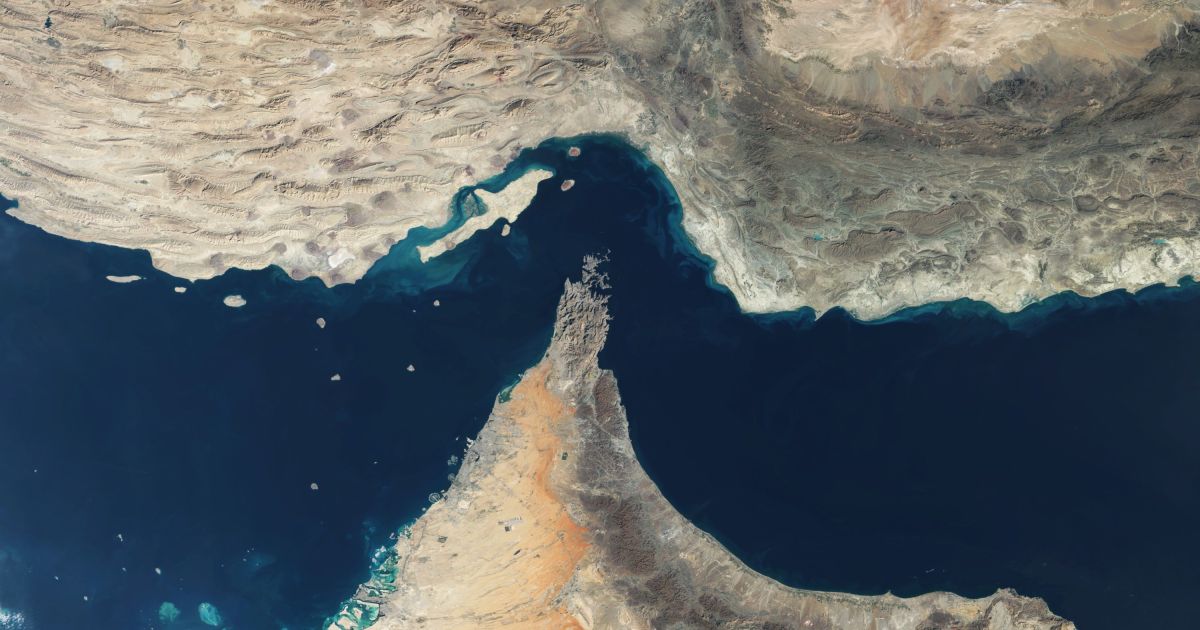 Irã autoriza passagem de dois petroleiros indianos pelo Estreito de Ormuz