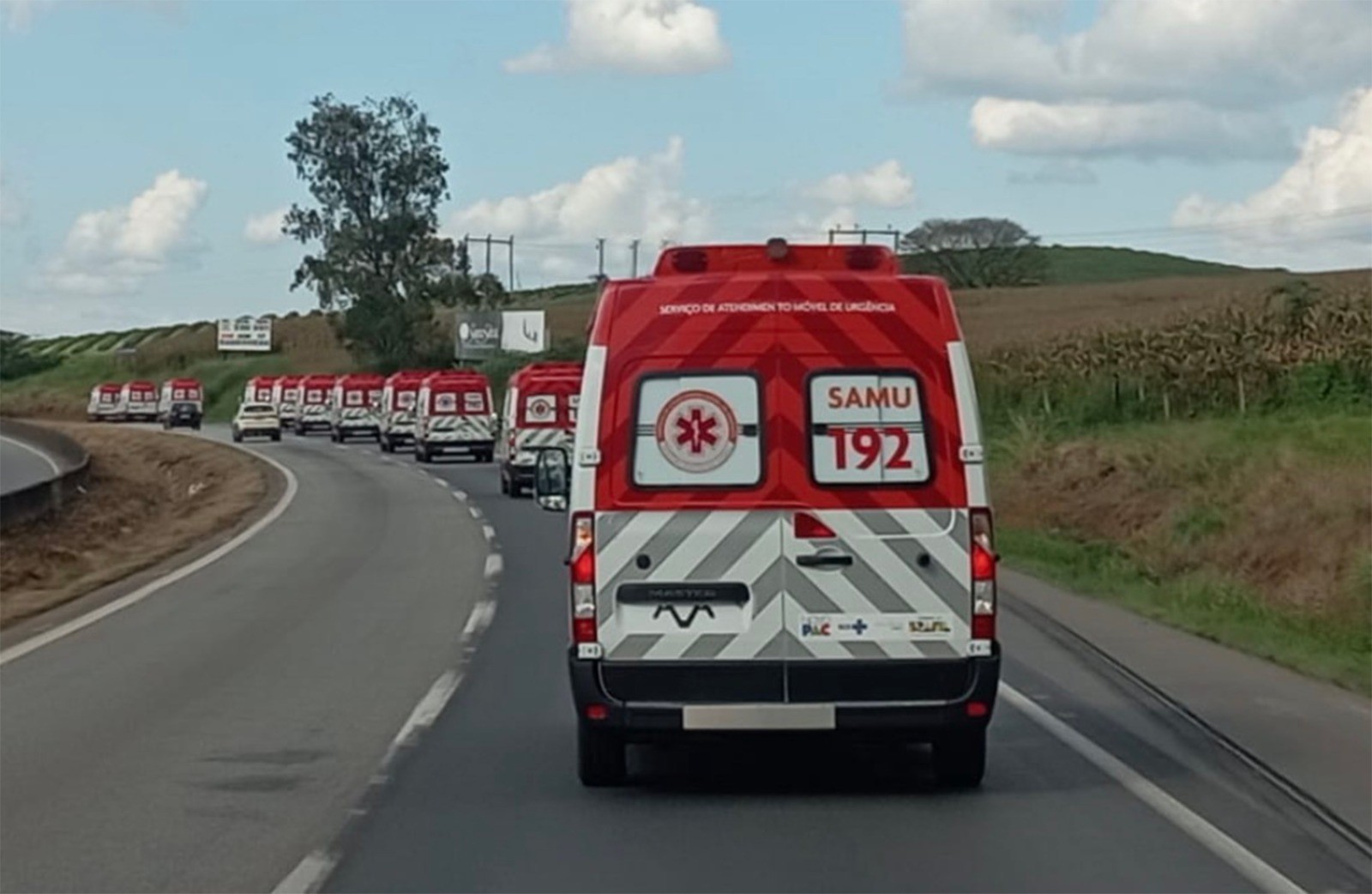 Ministro da Saúde anuncia policlínica e entrega novas ambulâncias do Samu em Divinópolis