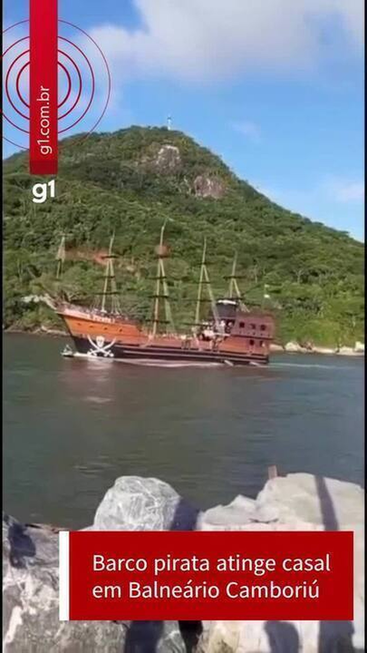 VÍDEO: casal atingido por 'barco pirata' estava parado em moto aquática no momento da colisão