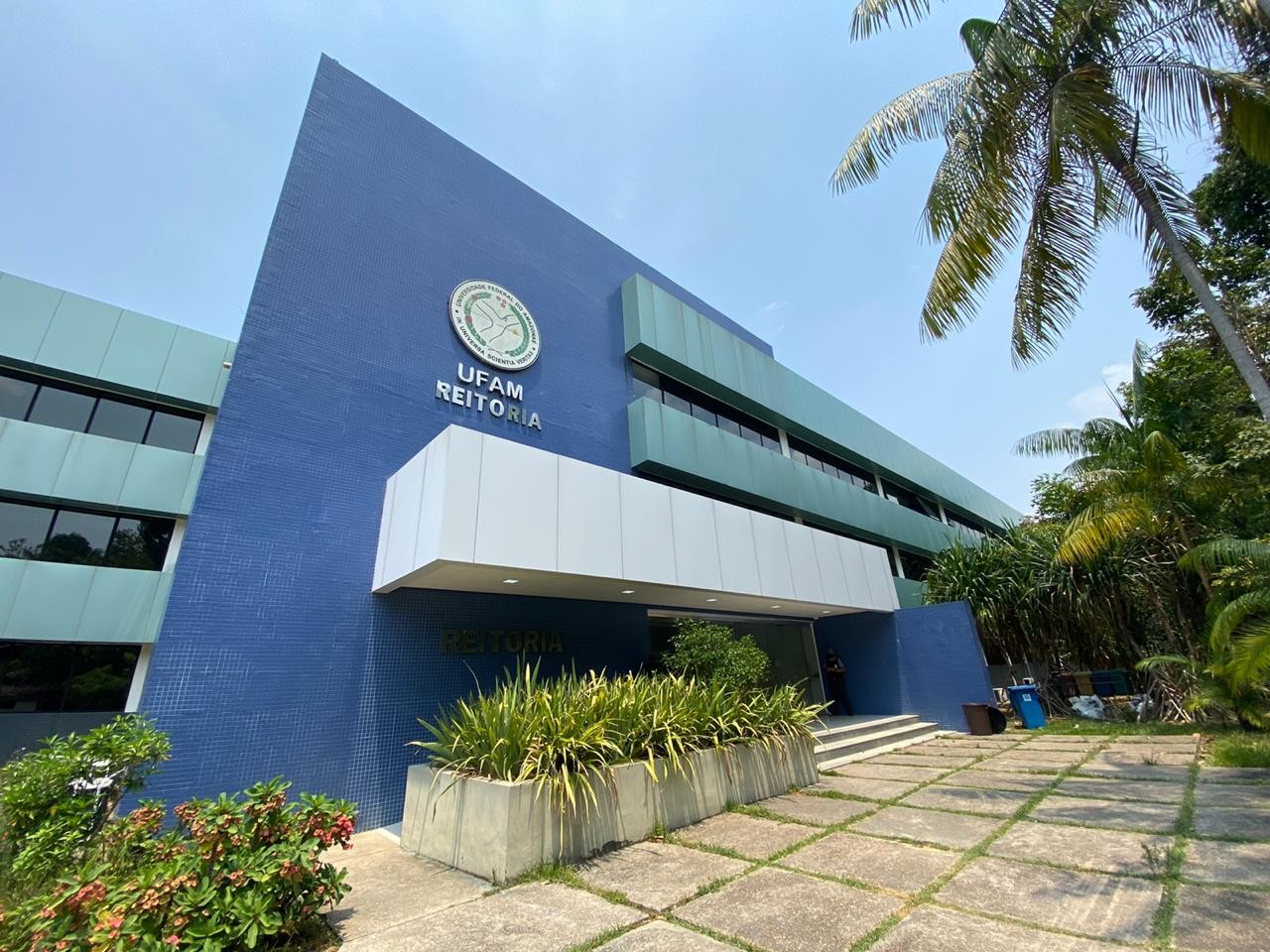 Com salários de até R$ R$ 6 mil, inscrições para concurso da Ufam seguem até 6 de abril no Amazonas